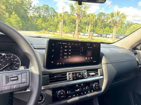 Used 2026 Nissan Pathfinder S FWD image 16