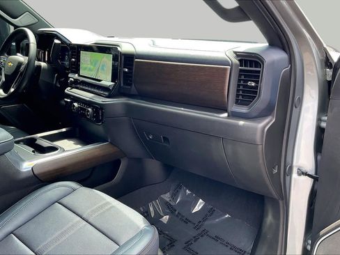 Used 2025 Chevrolet Silverado 2500 High Country w/ Technology Package AWD/4WD image 18