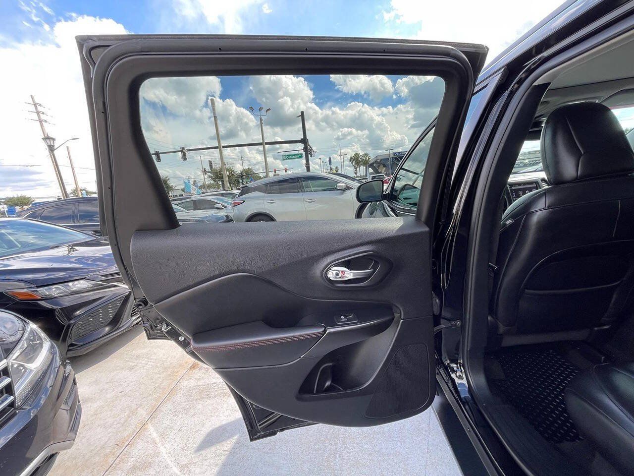 Used 2021 Jeep Cherokee Trailhawk w/ Sun, Sound & Nav Group AWD/4WD image 15