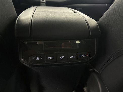 Used 2023 Toyota Highlander Limited image 23