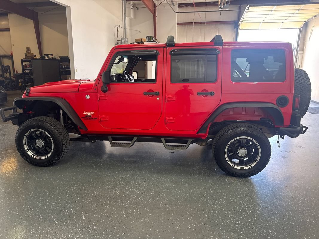 Used 2015 Jeep Wrangler Unlimited Sahara AWD/4WD image 7
