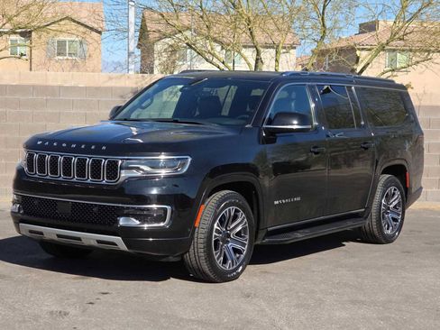 Certified 2024 Jeep Wagoneer L Series II w/ Flexible Seating Group image 5