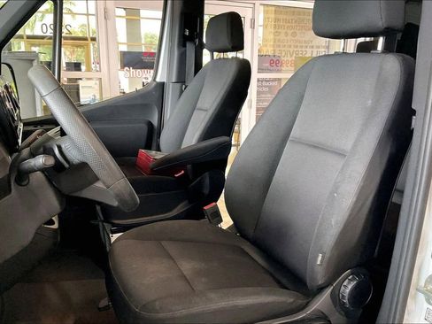 Used 2025 Mercedes-Benz Sprinter 2500 image 3
