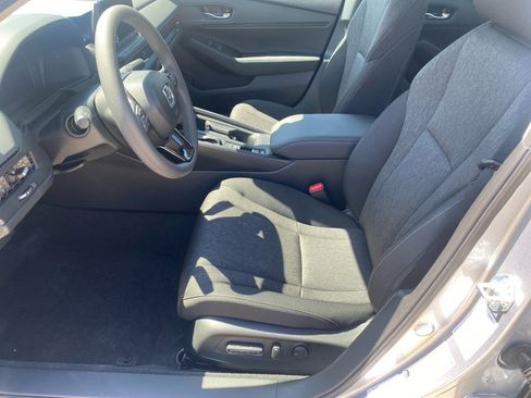 Used 2025 Honda Accord SE image 11