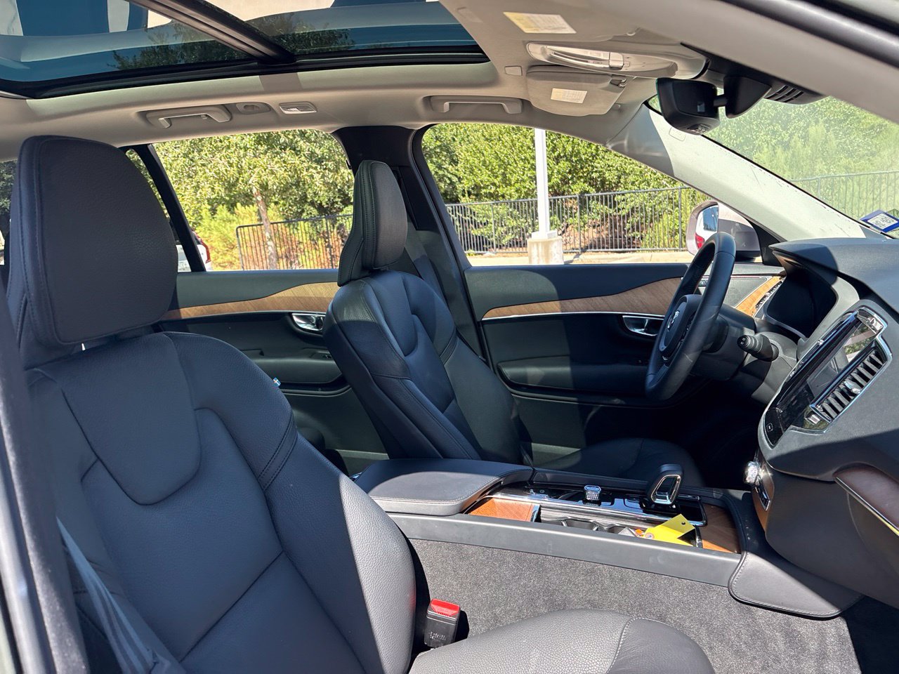 Used 2023 Volvo XC90 B6 Plus w/ Protection Package Premier AWD/4WD image 12