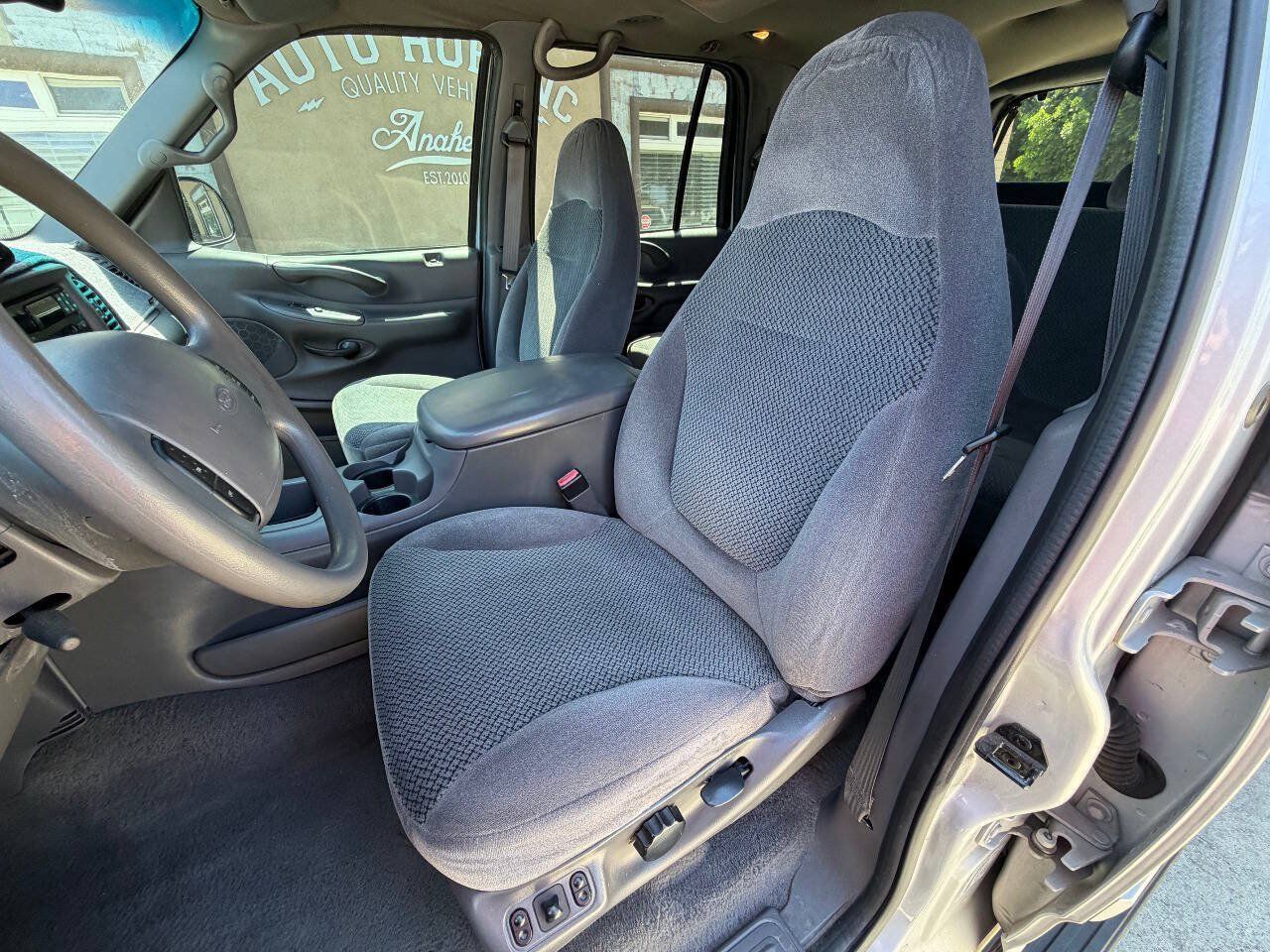 Used 2002 Ford Expedition XLT RWD image 12