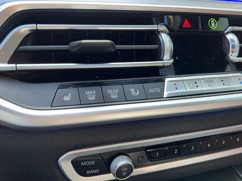 Used 2020 BMW X5 M50i w/ Premium Package image 16