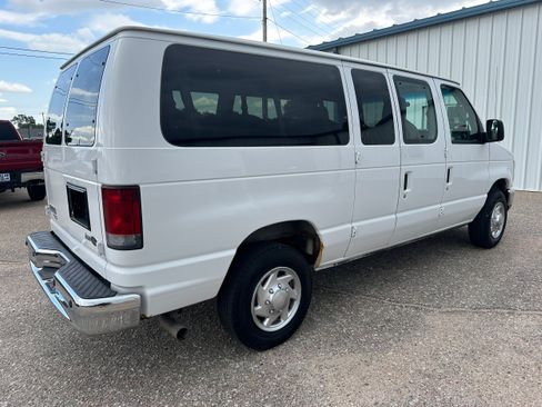 Used 2010 Ford E-350 and Econoline 350 XLT RWD image 6