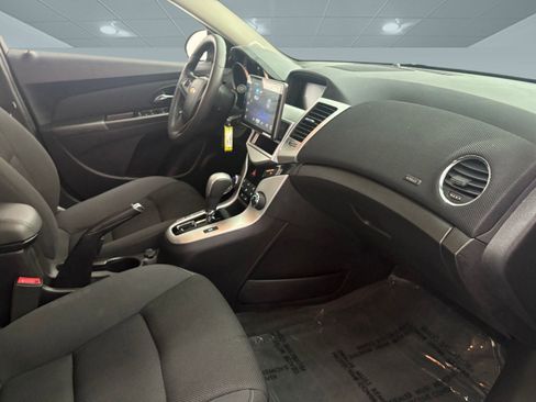 Used 2015 Chevrolet Cruze LT w/ Technology Package image 20