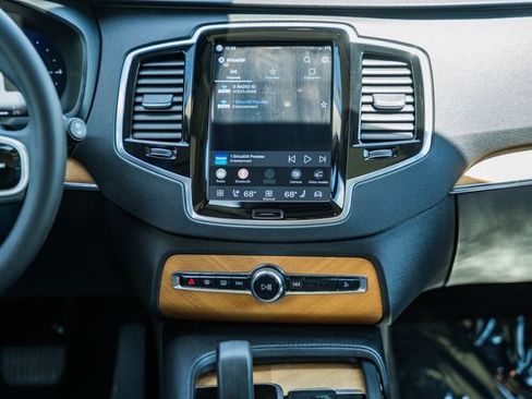 Certified 2024 Volvo XC90 T8 Plus w/ Protection Package Premier AWD/4WD image 21