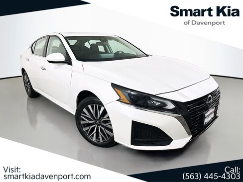 Used 2024 Nissan Altima 2.5 SV w/ SV Premium Package image 1