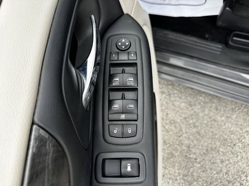 Used 2019 Dodge Grand Caravan SE FWD image 9