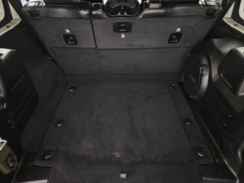 Used 2022 Jeep Wrangler Unlimited Sahara AWD/4WD image 32