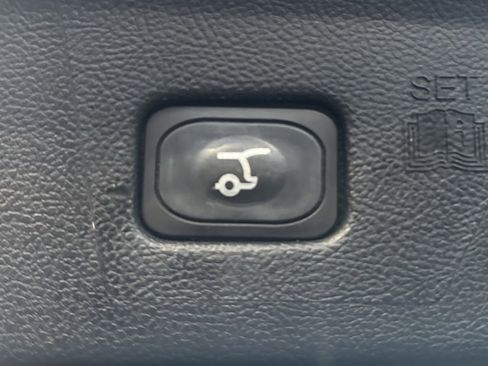 Used 2024 Ford Edge Titanium image 7