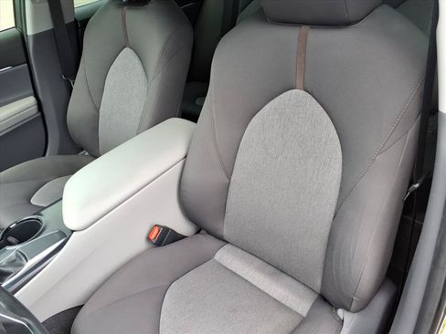Used 2018 Toyota Camry LE w/ Convenience Package FWD image 18