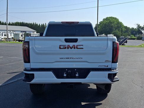 Used 2025 GMC Sierra 2500 AT4 w/ AT4 Premium Plus Package AWD/4WD image 5