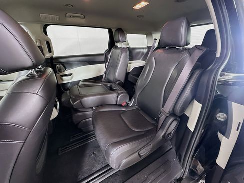 Used 2024 Kia Carnival LX image 26