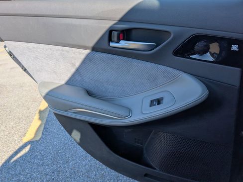 Used 2019 Toyota Avalon Touring w/ Advanced Safety Package image 29