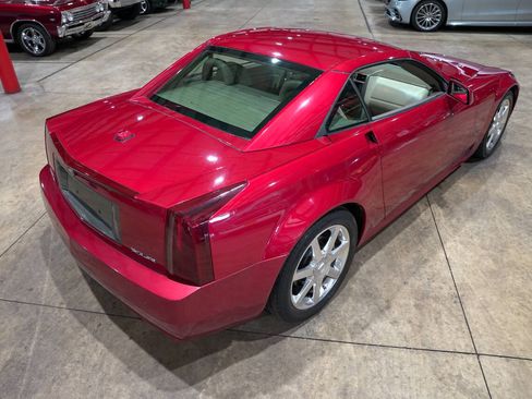 Used 2005 Cadillac XLR RWD image 31