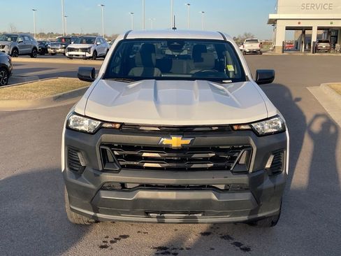 Used 2024 Chevrolet Colorado W/T image 2