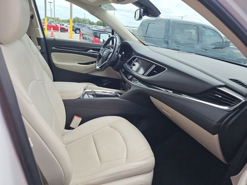 Used 2022 Buick Enclave Essence FWD image 11