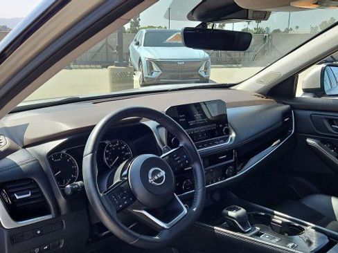 Used 2023 Nissan Rogue SL w/ SL Premium Package FWD image 10