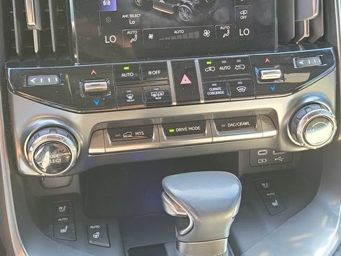 Used 2023 Lexus LX 600 4WD w/ Appearance Package image 17