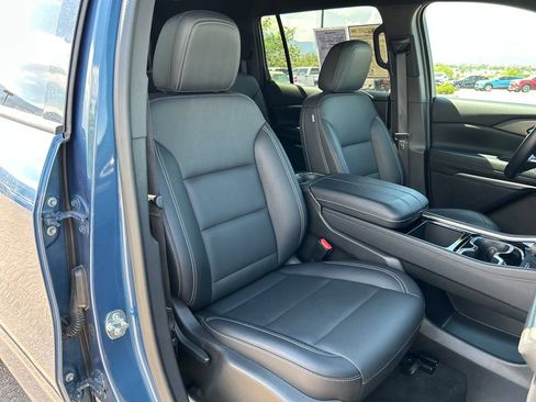 Used 2025 Chevrolet Traverse LT AWD/4WD image 18