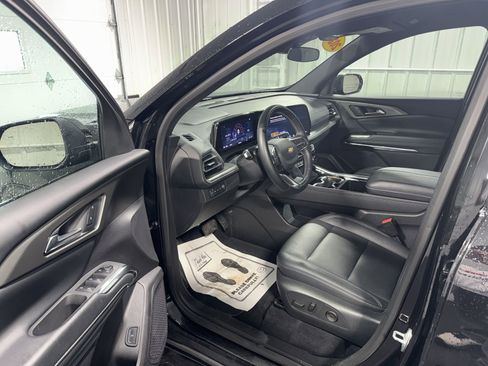 Used 2025 Chevrolet Traverse LT image 19