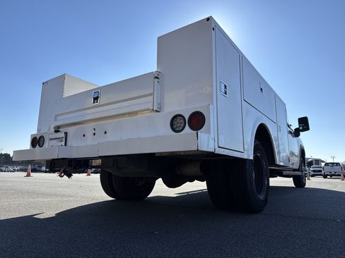 Used 2023 GMC Sierra 3500 Pro w/ Convenience Package image 10