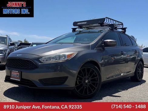 Used 2018 Ford Focus SE FWD image 1