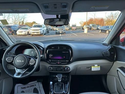 Used 2025 Kia Soul EX image 29