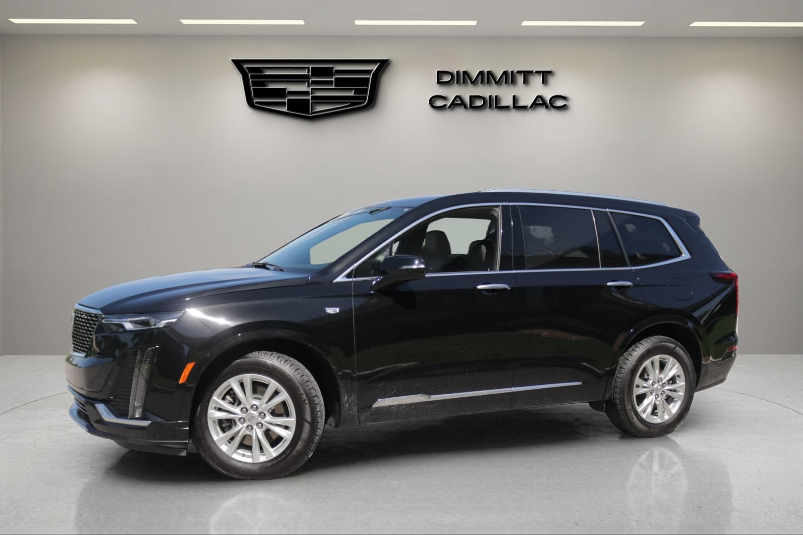Used 2023 Cadillac XT6 Luxury FWD image 1