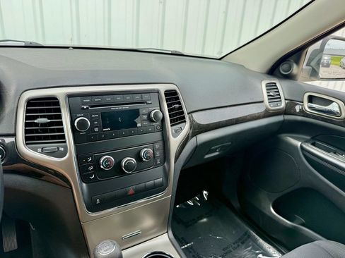 Used 2012 Jeep Grand Cherokee Laredo w/ Laredo E Group AWD/4WD image 22