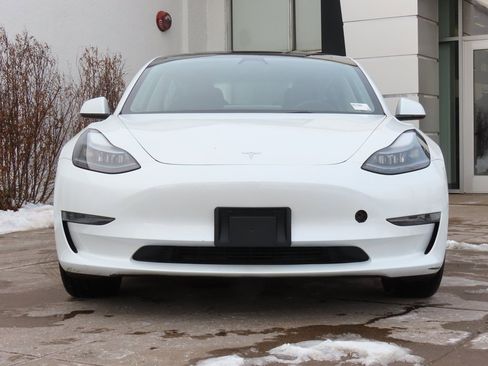 Used 2023 Tesla Model 3 Standard Range image 2