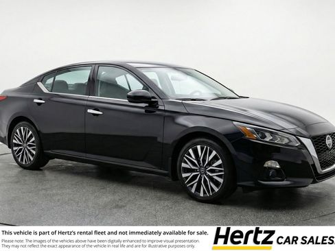 Used 2025 Nissan Altima 2.5 SV image 1