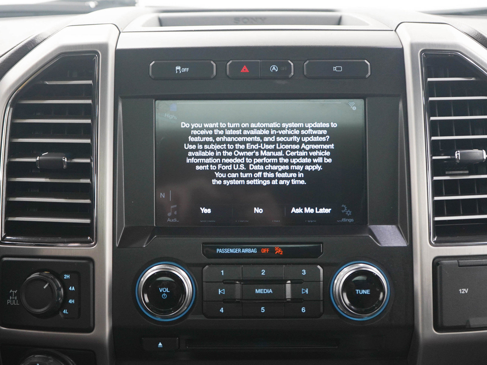 Used 2017 Ford F150 Platinum w/ Equipment Group 701A Luxury AWD/4WD image 18