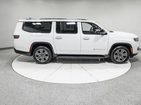 Used 2024 Jeep Wagoneer L Series II w/ Flexible Seating Group AWD/4WD image 34