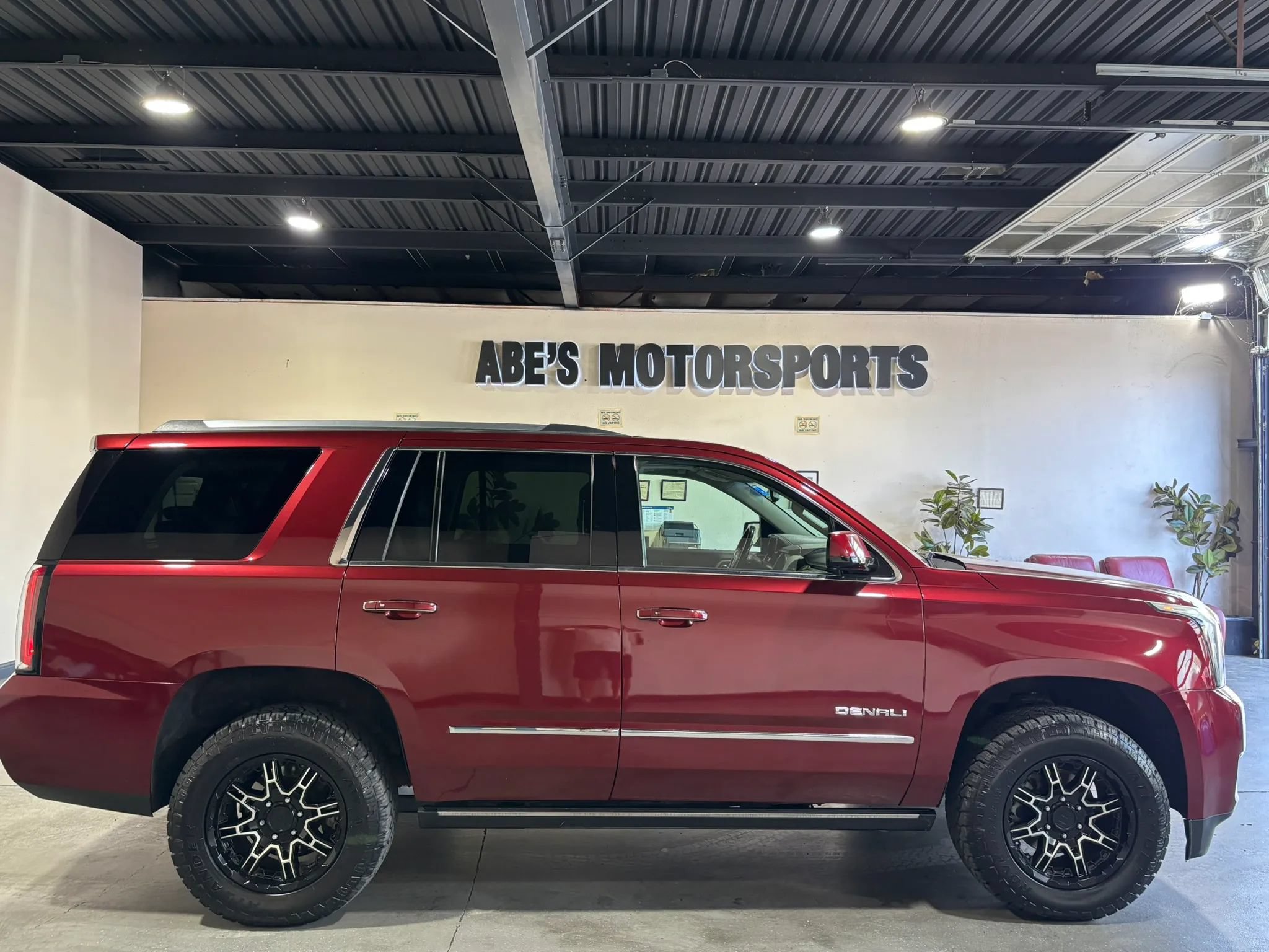 Used 2016 GMC Yukon Denali w/ Open Road Package AWD/4WD image 4