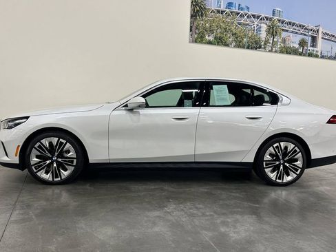 Used 2026 BMW i5 M60 w/ Premium Package RWD image 7