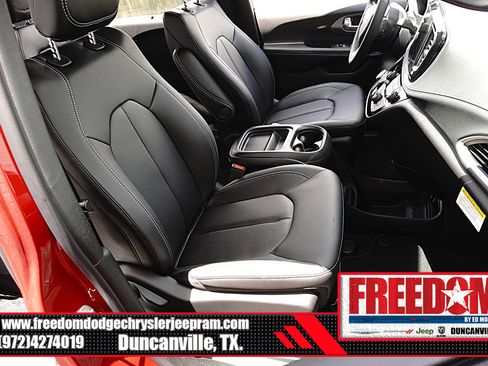 New 2027 Chrysler Pacifica Select FWD image 16
