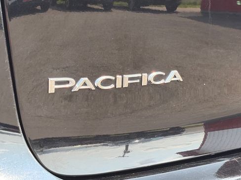 Used 2025 Chrysler Pacifica Select FWD image 21