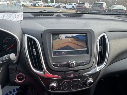 Used 2018 Chevrolet Equinox LT image 17