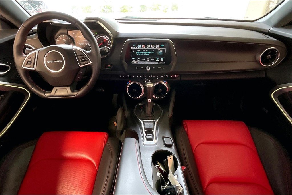 Used 2018 Chevrolet Camaro LT RWD image 6