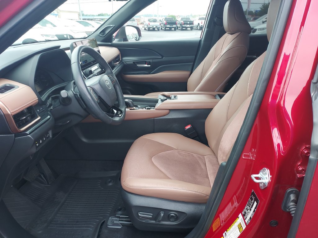Used 2025 Toyota Grand Highlander AWD Hybrid image 13