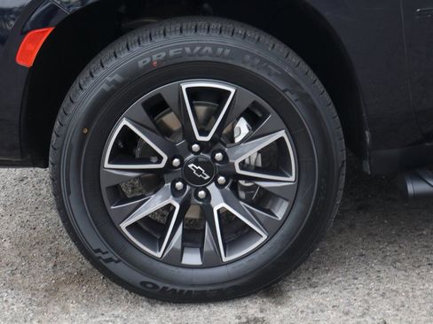 Used 2022 Chevrolet Suburban Z71 w/ Luxury Package image 45