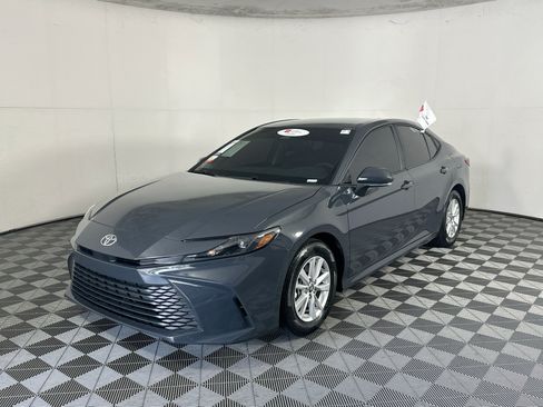 Used 2025 Toyota Camry LE FWD image 7