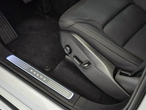 Certified 2025 Volvo XC90 T8 Plus w/ Protection Package Premier image 25