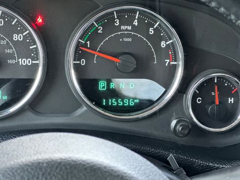 Used 2018 Jeep Wrangler Unlimited Sahara image 27