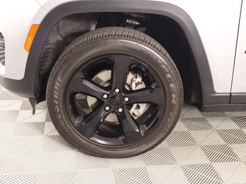 Used 2023 Jeep Grand Cherokee Altitude AWD/4WD image 18